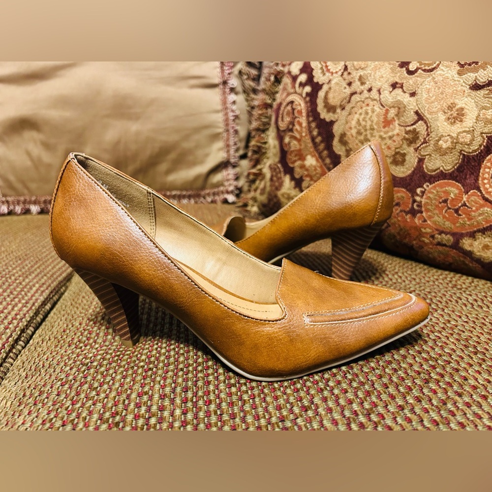New directions Tan Leather Heeled Pumps